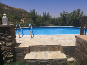 Casa de campo con piscina privada, muy romantico Guejar Sierra